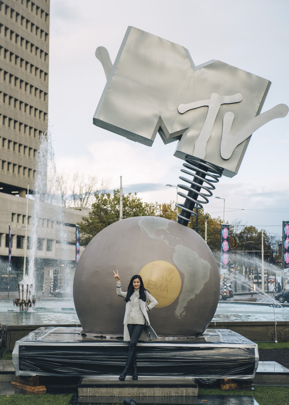 Đông Nhi chia sẻ cô khá bất ngờ và hạnh phúc khi trở thành Nghệ sĩ Đông Nam Á xuất sắc nhất của giải thưởng âm nhạc MTV.