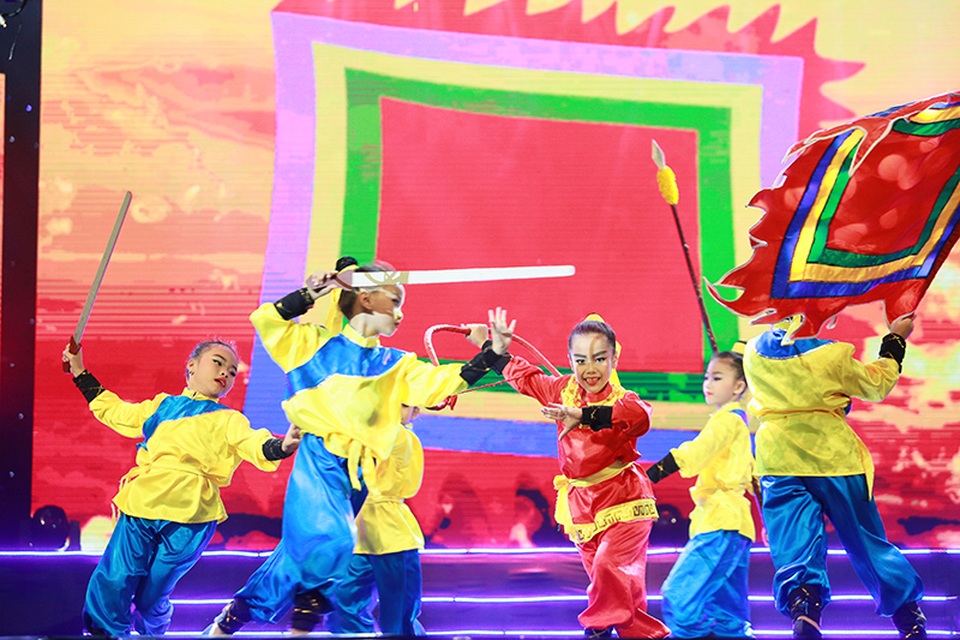 Hai vũ công nhí Như Minh - Hà My đăng quang “Nhí tài năng 2016” - 1 Hai vũ công nhí Như Minh - Hà My đăng quang “Nhí tài năng 2016” - 1