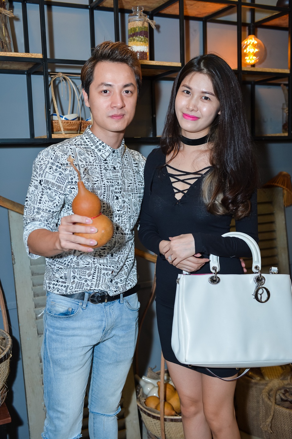 Lệ Quyên diện đồ gợi cảm, đi ăn tối cùng Quang Linh - 6 Lệ Quyên diện đồ gợi cảm, đi ăn tối cùng Quang Linh - 6