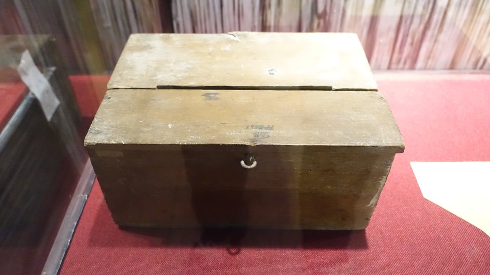 Hòm phiếu bầu cử tại Sơn Tây - Hà Nội 1946.