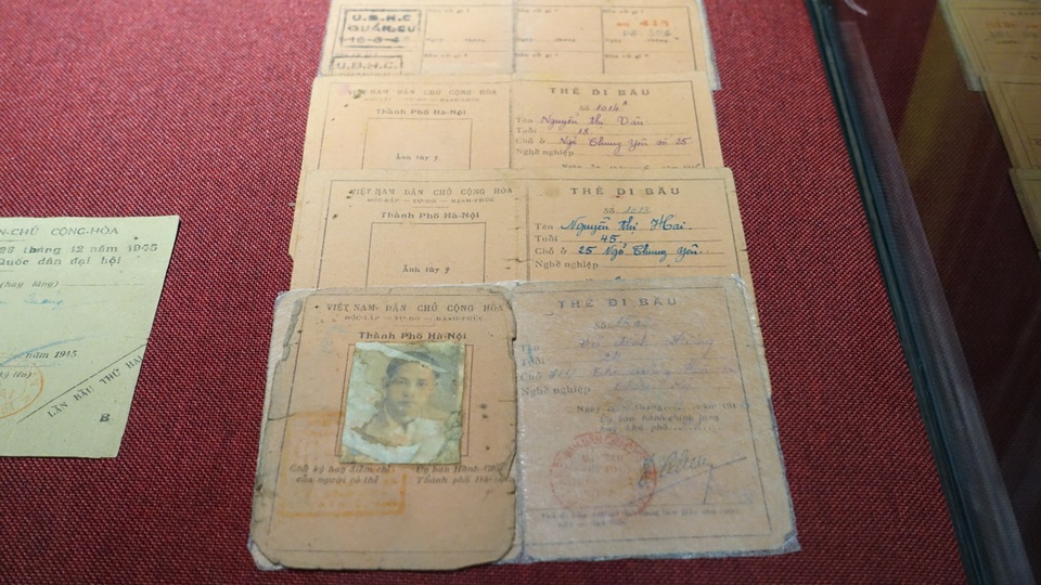 Thẻ đi bầu cửa số 1602 của ông Vũ Đình Đông năm 1946.