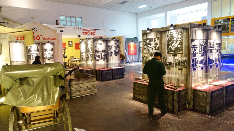 Triển lãm lần này giới thiệu tới công chúng gần 200 tài liệu, hiện vật, hình ảnh được chọn lựa từ hàng vạn hiện vật đang lưu giữ tại Bảo tàng Hà Nội theo 3 chủ đề chính: Nước Việt Nam có quyền hưởng tự do, độc lập; Hà Nội - 60 ngày đêm khói lửa (19/12/1946 - 17/2/1947) và Giải phóng Thủ đô 10/10/1954.