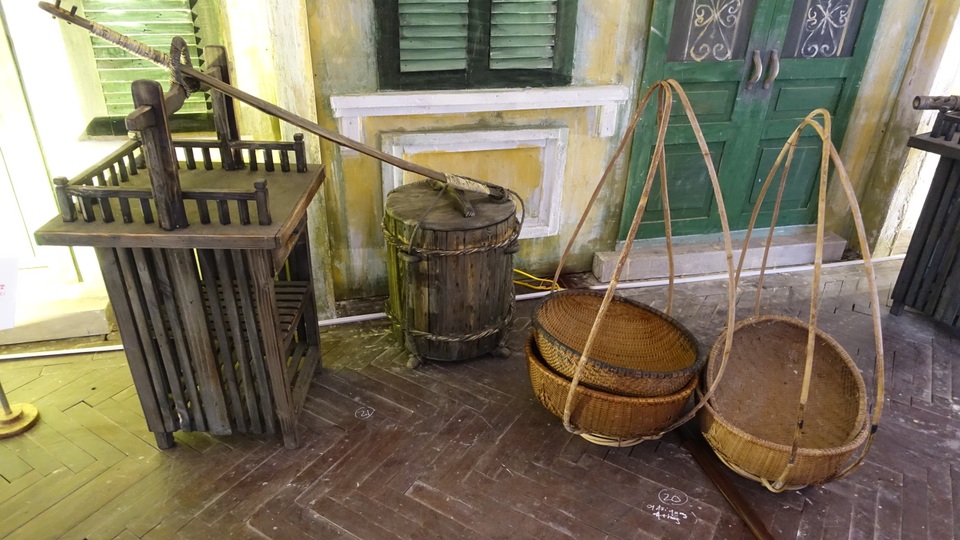 Nhiều tài liệu, hiện vật quý giá tại triển lãm “Sống mãi với Thủ đô” - 4