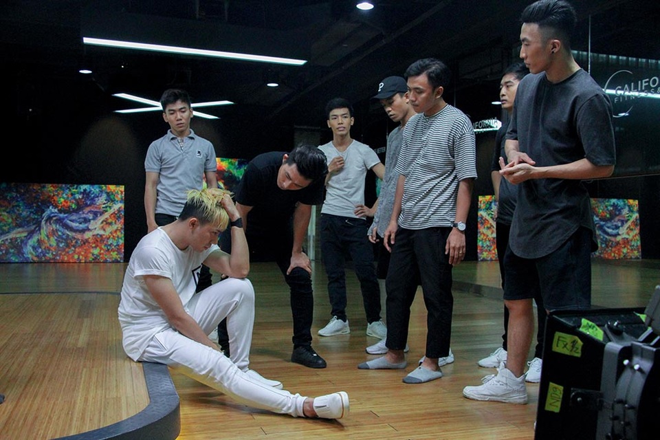 Trấn Thành lộ vai diễn mới trước tin đồn cưới hỏi - 4 Trong vai diễn mới, Trấn Thành đối diện với nhiều tình huống trớ trêu.