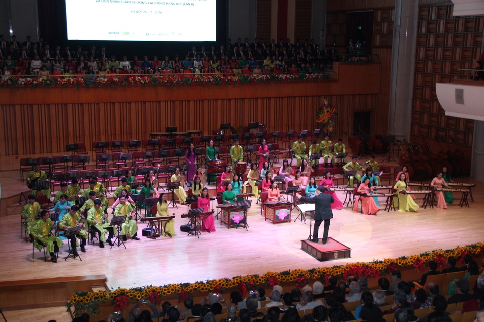 NSND Thái Thị Liên “mê hoặc” khán giả trong tiếng đàn ở tuổi 100 - 4