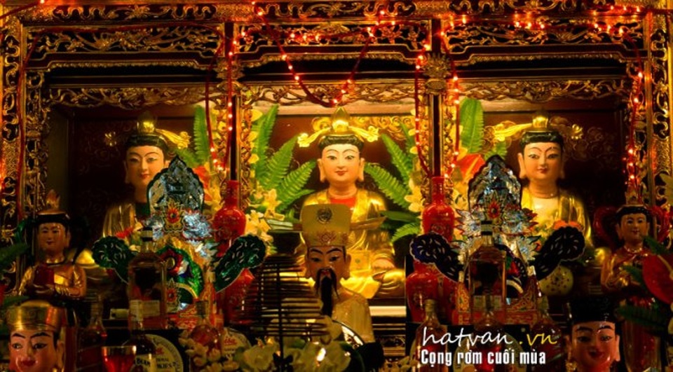 Tín ngưỡng thờ Mẫu chính thức trở thành Di sản của nhân loại - 3 Tam toà Thánh Mẫu là 3 vị thánh tối linh trong tín ngưỡng thờ Mẫu Tam phủ. Ảnh:hatvan.vn