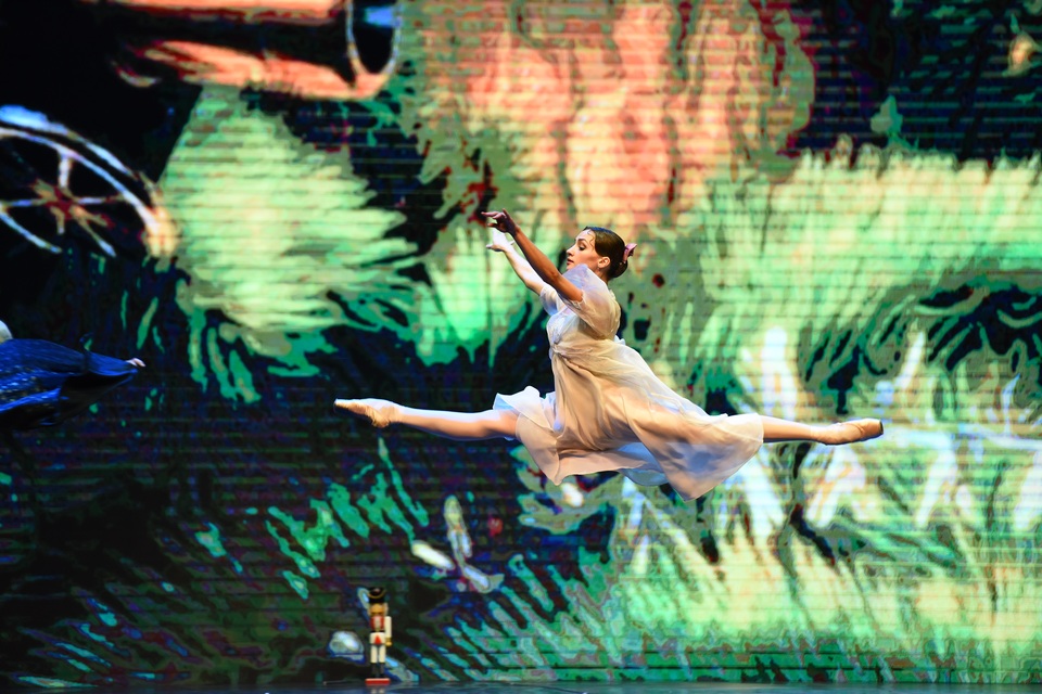 Khán giả Hà Nội “chìm” trong giấc mơ có thật của ballet “Kẹp hạt dẻ” - 8
