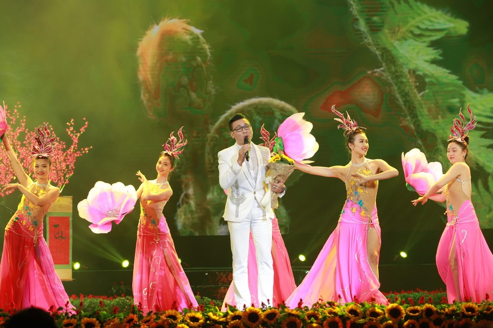 Randy, Duy Mạnh, Hồ Quang 8, Linh Nguyễn mang đến nhiều màu sắc âm nhạc của Tết.