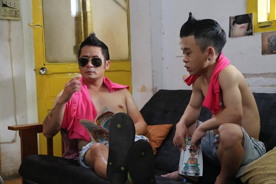 Bằng Kiều và Xuân Tiến trong phim Vệ sĩ, tiểu thư và thằng khờ. Ảnh: ĐLP.