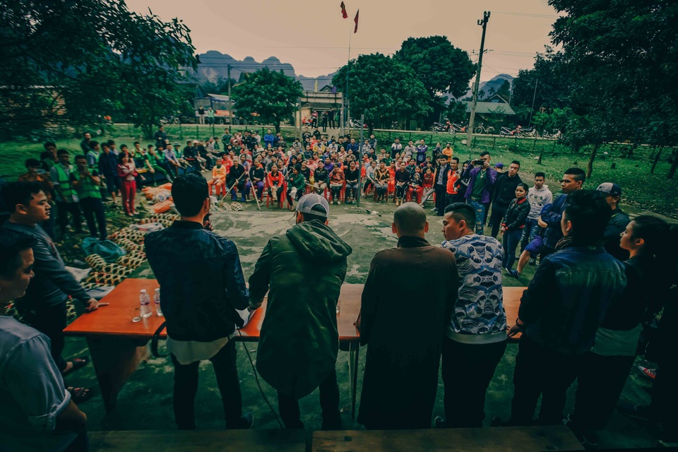 Là người thường xuyên kêu gọi quyên góp làm các chương trình thiện nguyện, lần này Tuấn Hưng lại tiếp tục kêu gọi ủng hộ qua những tour lưu diễn tại Mỹ và những trận bóng đã giao hữu nâng cao tinh thần thể thao để gây quỹ ủng hộ bà con Quảng Bình và Hà Tĩnh bị thiệt hại trong đợt lũ vừa qua.