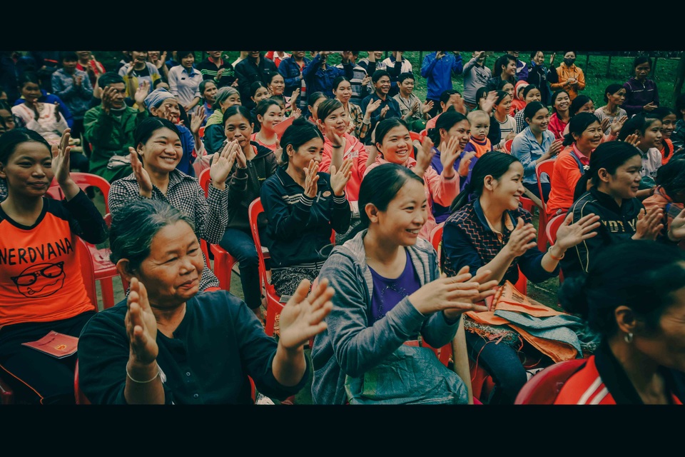 Nơi Tuấn Hưng chọn trao quà là người dân là thôn 3, xã Tân Hoá, Huyện Minh Hoá, Tỉnh Quảng Bình, nơi đây là vùng xa xôi giáp với dãy núi Trường Sơn. Toàn thôn được bao bọc xung quanh là núi, cứ đến mùa lũ là nước ở trên núi đổ về nơi đây. Năm nào, vùng quê nghèo này cũng bị ngập trong mưa lũ, năm ngập sâu là 4m, năm nhẹ hơn là 2m. Chính vì thiên tai xảy ra thường xuyên nên cuộc sống của người dân ở đây gặp vô vàn khó khăn.