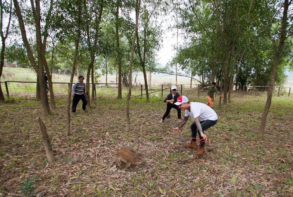 Ấn định ngày trao quà là ngày mùng 7 tại Quảng Bình và mùng 8 ở Hà Tĩnh, Tuấn Hưng cùng với đoàn của mình trong đó có nhiều anh em nghệ sĩ thân thiết thường xuyên đồng hành với ca sĩ Tuấn Hưng như : Nhạc sĩ Tú Dưa, Hạnh Sino, nhóm Oplus, ca sĩ Minh Vương, band nhạc Mầu Nước...