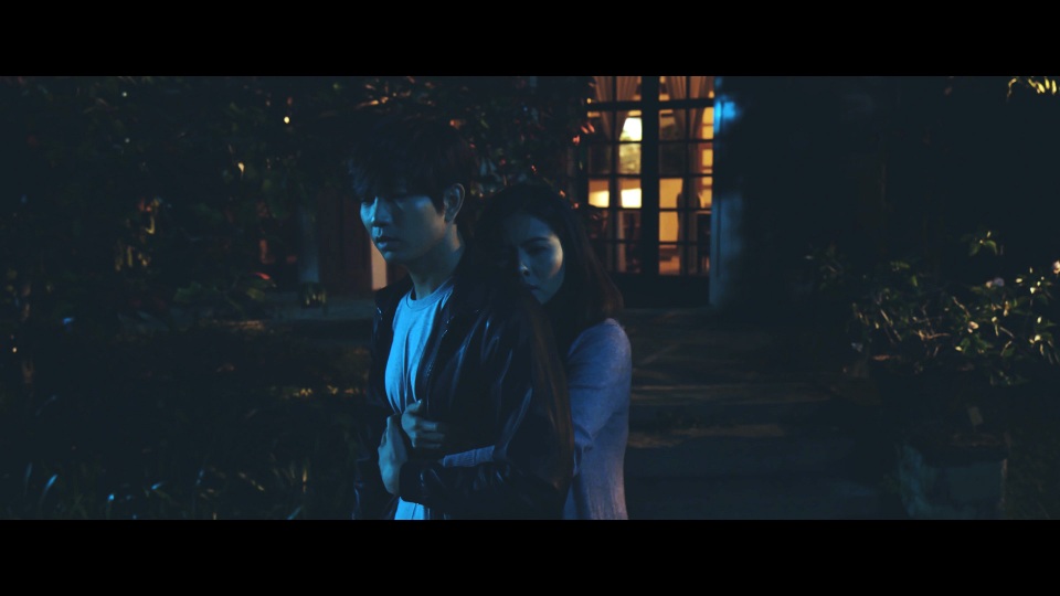 Vân Trang và ông xã Trương Quỳnh Anh chưa từng đóng chung, chưa một lần trò chuyện nên khi hóa thân thành một cặp đôi, họ không tránh khỏi sự ngượng ngùng.