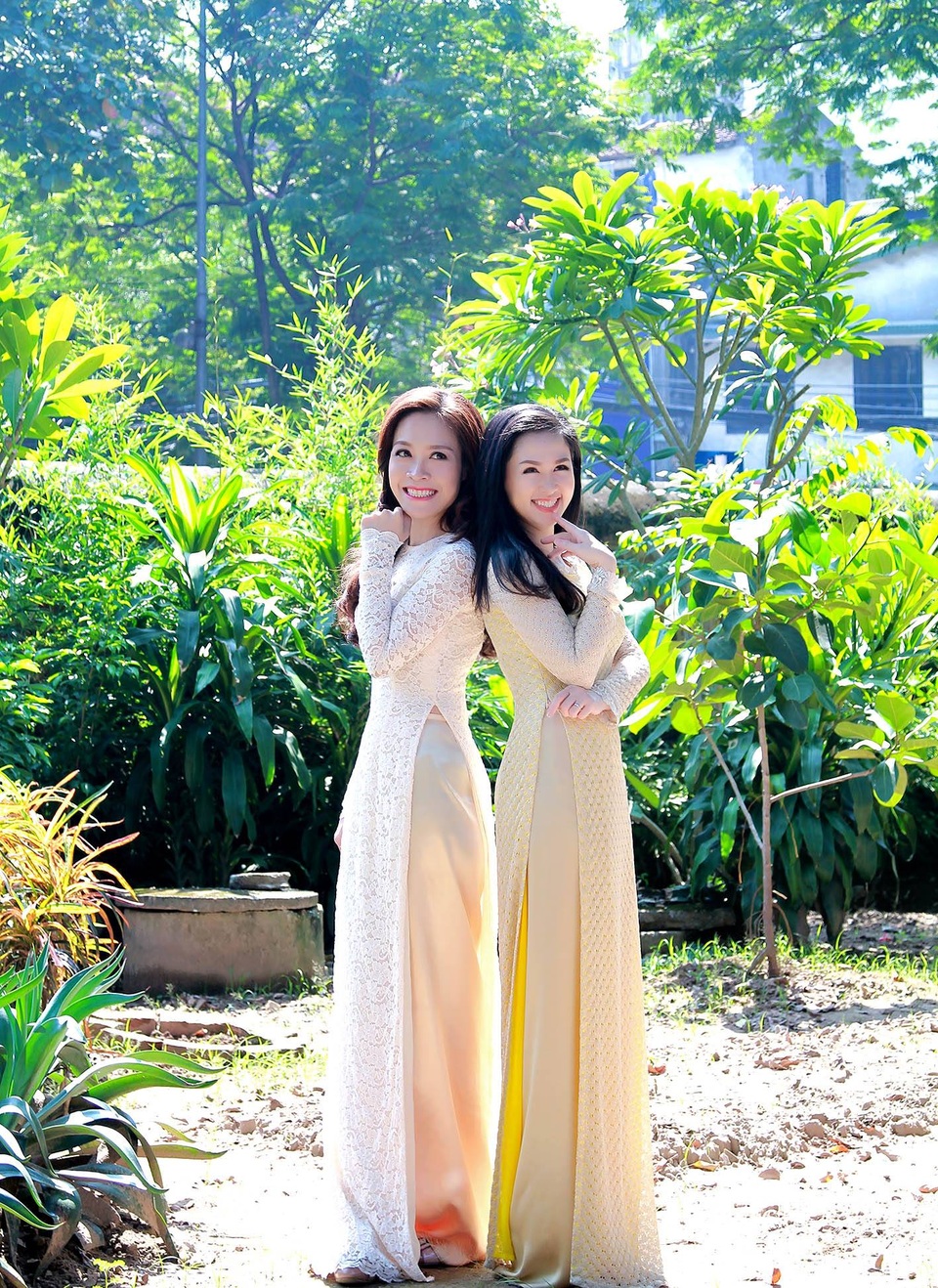 Nhan sắc “hoa hậu” của BTV sắp rời khỏi bản tin Thời sự 19h - 9 Thuý Hằng đọ dáng cùng Hoàng Trang của VTV6.
