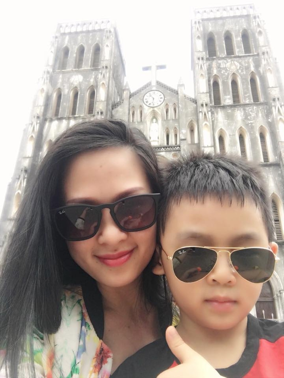 Nhan sắc “hoa hậu” của BTV sắp rời khỏi bản tin Thời sự 19h - 5 BTV Thúy Hằng hiện có một cậu con trai rất kháu khỉnh và một gia đình nhỏ hạnh phúc. Những ngày mới ra Hà Nội công tác, Thuý Hằng phải sống xa gia đình nên Ban biên tập thường tạo điều kiện cho cho chị về thăm nhà thường xuyên.