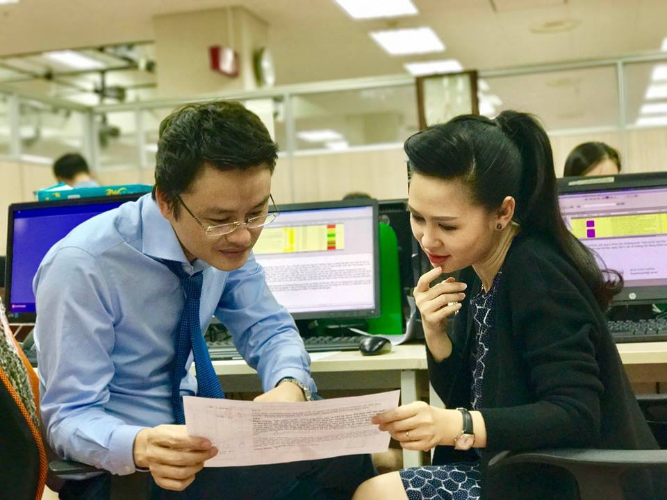 BTV Thuý Hằng tiết lộ lý do chia tay Thời sự 19h - 1 BTV Thuý Hằng và Hữu Bằng rất hay dẫn chung cùng nhau trong các bản tin Thời sự 19h. Ảnh: FBNV.