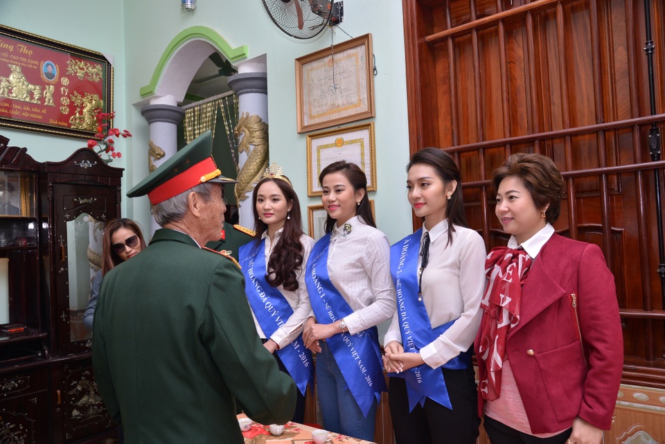 Tại đây, Đại tá Hoàng Xuân Vinh đã gửi lời tri ân đến cố xạ thủ Trần Oanh, hồi tưởng lại những thành tích vẻ vang mà ông đã giành được trong quá khứ và hứa hẹn sẽ cùng các thế hệ xạ thủ sau này tiếp nối những thành tựu mà các thế hệ xạ thủ đi trước đã tạo dựng lên.