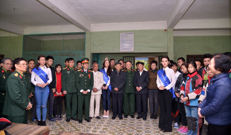 Ông từng vô địch thế giới bắn súng ổ quay năm 1962. Năm 1966, ông một lần nữa khiến người Việt Nam tự hào khi vô địch môn súng ngắn bắn chậm tại Đại hội thể thao châu Á lần thứ nhất. Năm 2000, ông được Ủy ban Olympic quốc tế (IOC) công nhận là Vận động viên xuất sắc nhất thế kỷ 20 của Việt Nam theo đề xuất của Ủy ban Thể dục Thể thao Việt Nam.