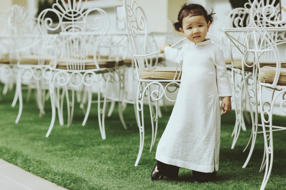 Con gái Trang Nhung ngượng ngùng trước ống kính - 1