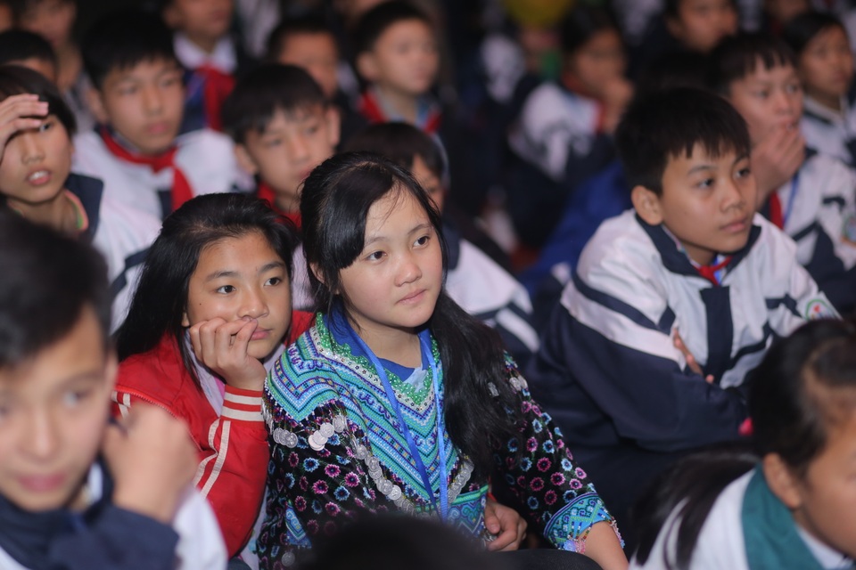 Đây là lần đầu tiên các em học sinh ở đây được xem một bộ phim chiếu rạp.