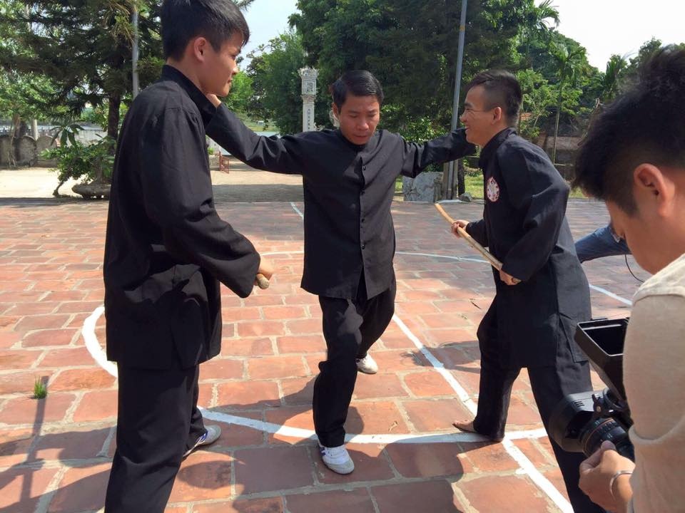 Nghệ sĩ nào đóng nhiều phim hài Tết nhất miền Bắc năm 2016? - 4 NSƯT Công Lý vai Ngông công tử trong Ván cờ vồ 4.