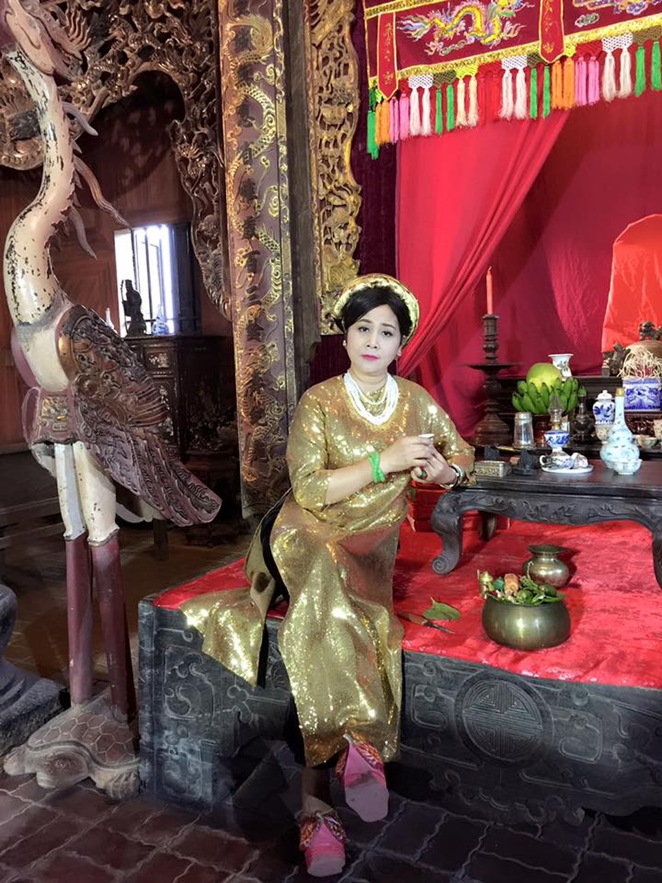 Nghệ sĩ nào đóng nhiều phim hài Tết nhất miền Bắc năm 2016? - 3 NSƯT Minh Hằng trong vai quan bà của phim Chôn nhời 4.