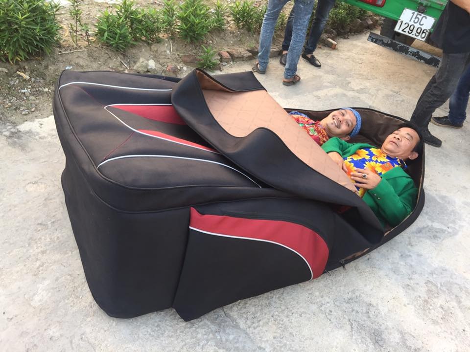 Nghệ sĩ nào đóng nhiều phim hài Tết nhất miền Bắc năm 2016? - 2 Cảnh quay khiến nghệ sĩ Tiến Quang và Trung Hiếu suýt bị tai nạn trong Đại gia chân đất 7.