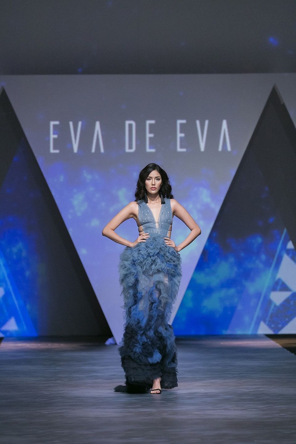Eva De Eva chứng tỏ bản lĩnh thời trang Việt Nam bằng “Câu chuyện trái đất” - 4 Eva De Eva chứng tỏ bản lĩnh thời trang Việt Nam bằng “Câu chuyện trái đất” - 4