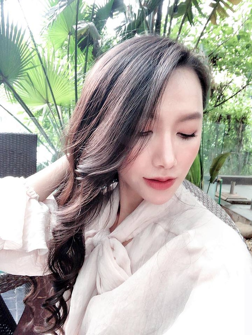 MC Minh Hà bật mí bí quyết để có được thân hình “đồng hồ cát” - 5 Góc nghiêng “đẹp không góc chết” của nữ MC nhà đài
