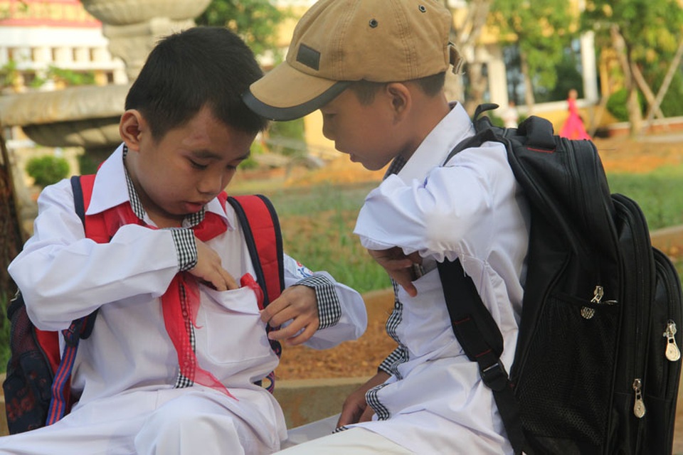 Tại ngôi trường mới này, em đã gặp lại cậu bạn cũ sau bao tháng ngày xa cách.