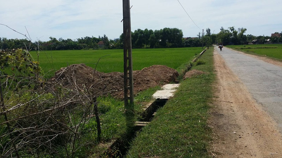 Vụ hộ nghèo sở hữu “đất vàng”: Huyện vẫn đang “ì ạch” xác minh - 1 Những lô đất mặt đường ở thôn Đông Châu (xã Phù Lưu, huyện Lộc Hà) đứng tên hộ nghèo.