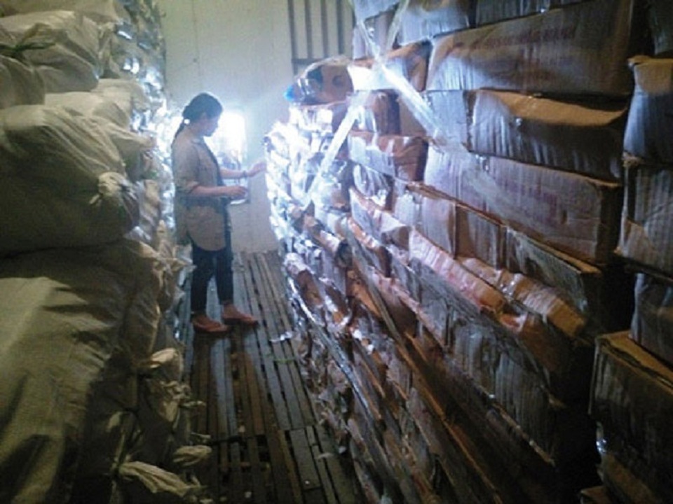 Hỗ trợ gần 400 triệu đồng cho các cơ sở có hải sản phải tiêu hủy - 1 Lượng hải sản nhiễm cadimi được niêm phong tại kho đông lạnh HTX Mạnh Hùng (xã Thạch Kim, Lộc Hà).