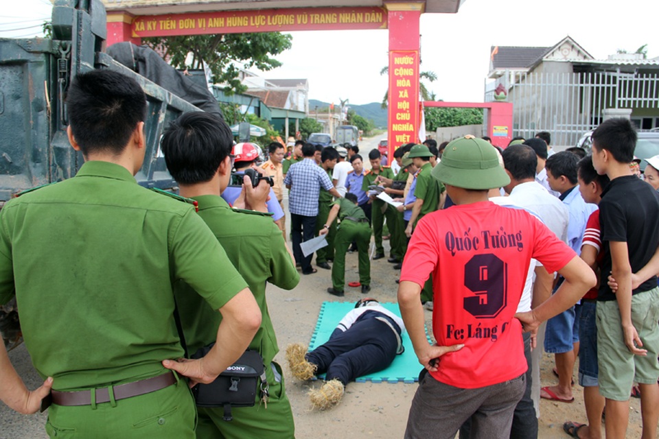 Ngày 11/8, sau khi vụ tai nạn xảy ra gần 2 tháng, Công an huyện Kỳ Anh đã dựng lại hiện trường, điều tra lại nguyên nhân vụ tai nạn.