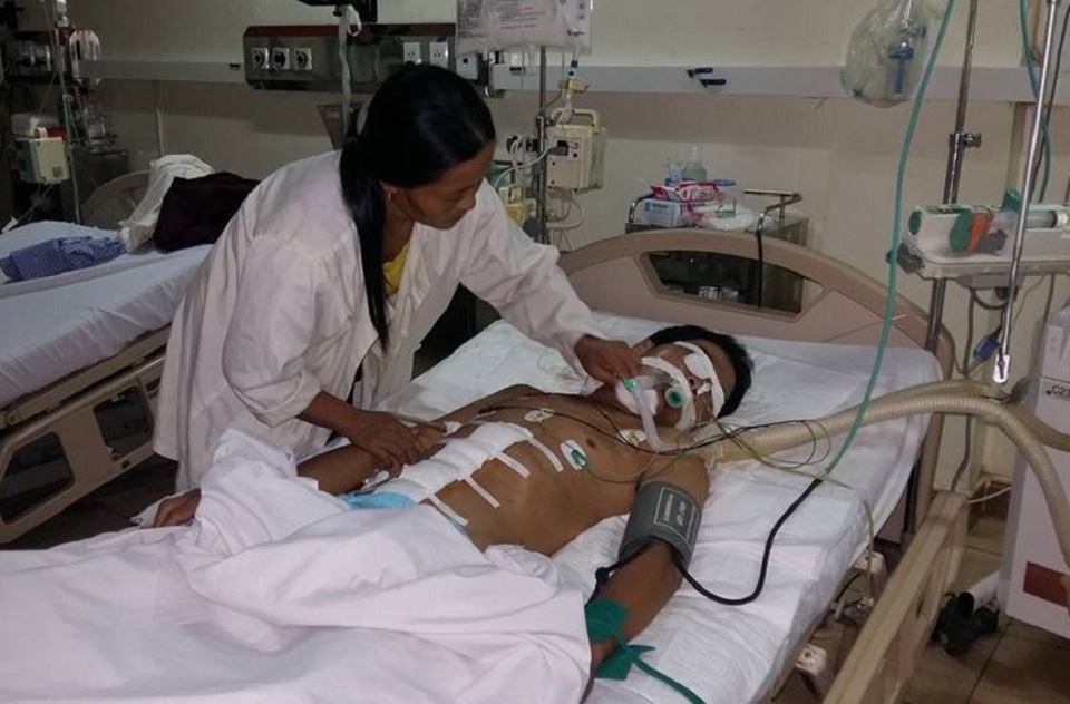 Anh Hợi bị đa chấn thương, hôn mê sâu sau cú ngã. (Ảnh: Văn Dũng)