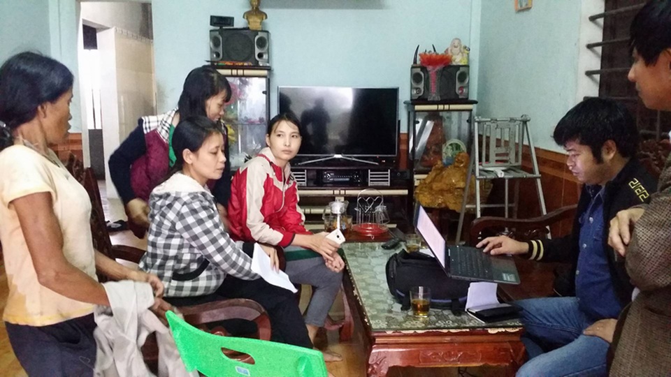 Bêu tên học sinh trên loa phóng thanh xã vì phụ huynh không đóng phí - 1 Nhiều phụ huynh trình bày với PV Dân trí về sự bức xúc vì bị chính quyền xã bêu tên trên loa phóng thanh suốt ngày.
