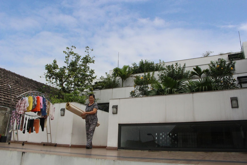 Sân phơi nối liền với lối vào ở tầng 3 rất thuận tiện