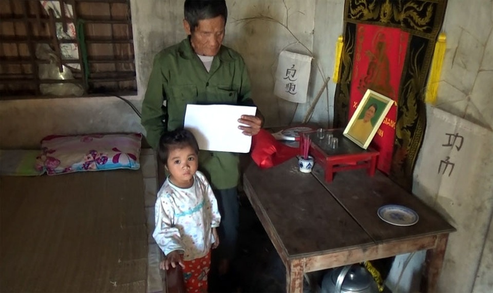 Thêm hơn 50 triệu đồng đến với bé Phương Thảo - 2 Người mẹ thân thương mất được 3 tháng, đến lượt bà qua đời khiến tuổi thơ Phương Thảo thêm bất hạnh, sóng gió.