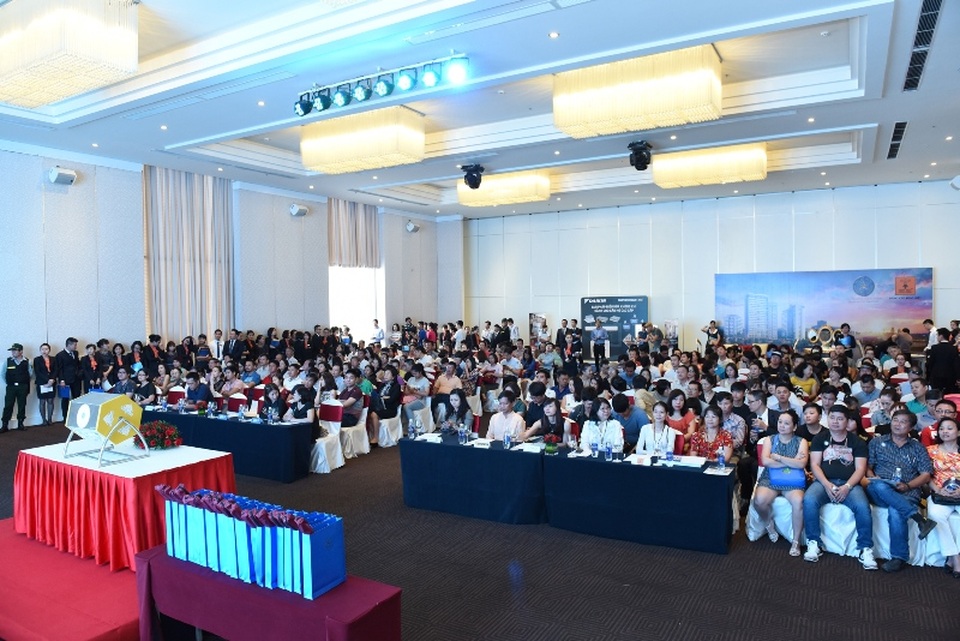 Hơn 250 nhóm khách đến chọn mua 107 căn hộ tòa nhà C được công bố