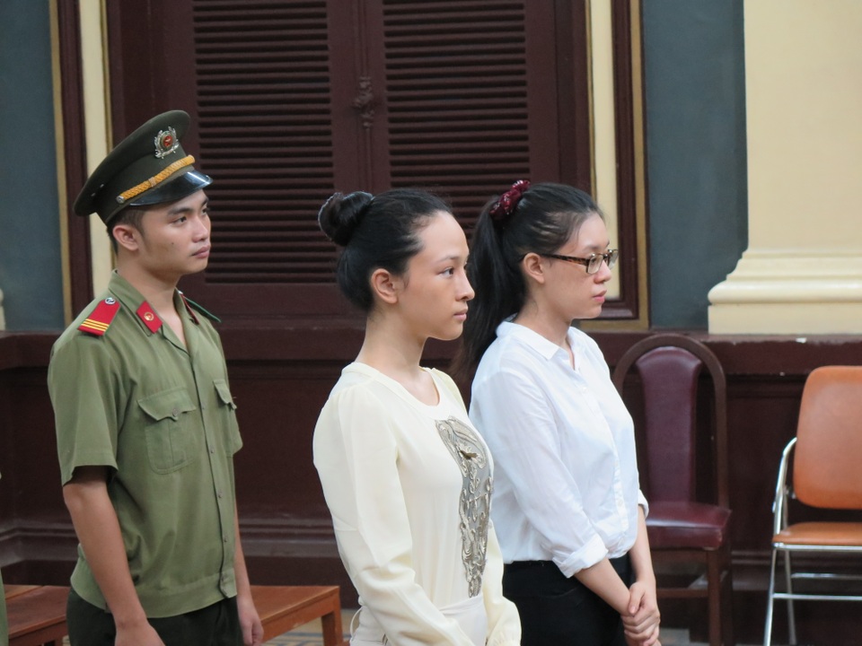 Bị cáo Nga và Dung tại tòa