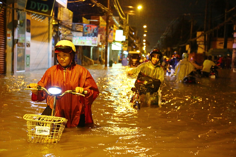 Hành trình về nhà gian khổ