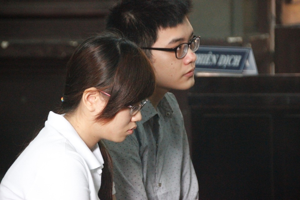 Bị cáo Duy cho rằng mình bị loạn thần và không trả lời các câu hỏi của tòa.