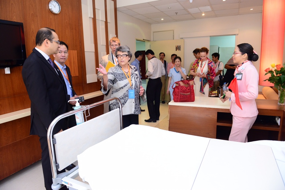 Xây dựng văn hóa an toàn trong bệnh viện là điều không dễ dàng - 2 CEO của JCI thăm FV