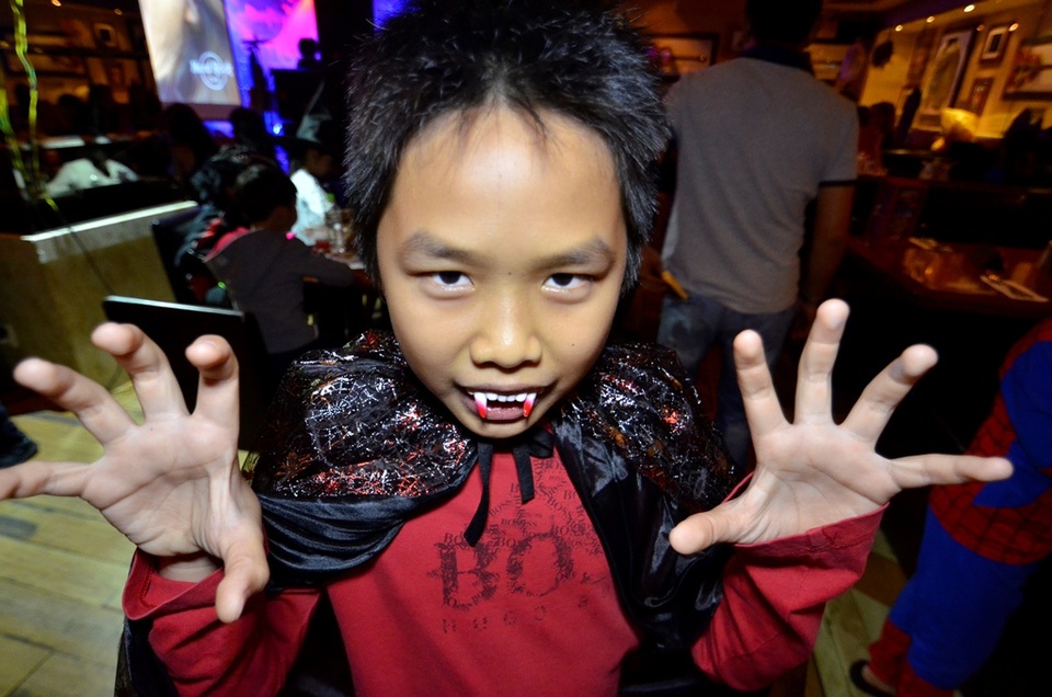 Huyền ảo đêm Halloween ở Sài Gòn - 13 Ta là ma đây… sợ chưa?!