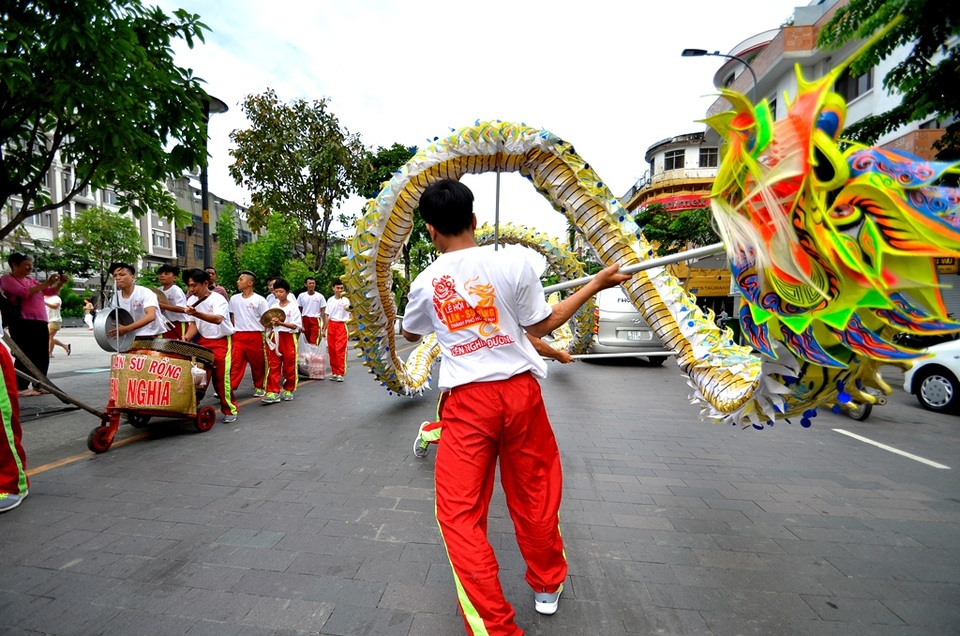 Phố đi bộ Nguyễn Huệ lần đầu tiên tưng bừng nhịp trống lân - 2 Đoàn Liên Nghĩa Đường thành lập năm 1923 đến nay đã được 93 năm.