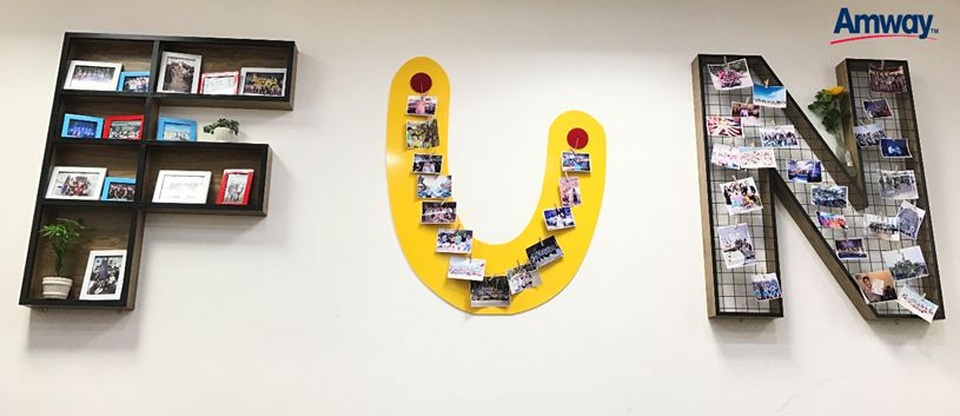 Bức tường Khoảnh khắc ghi nhận lại các Hoạt động gắn kết Nhân viên nội bộ của Amway