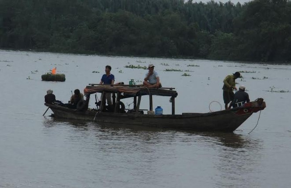 Sau hơn 10 tiếng đồng hồ tìm kiếm, tung tích của 2 mẹ con vẫn chưa được tìm thấy