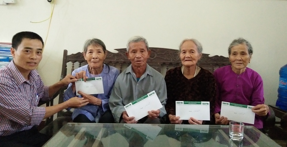 Hơn 40 triệu đồng của tập thể công nhân đóng tàu DAEWOO tại Hàn Quốc đến với người dân vùng lũ - 1