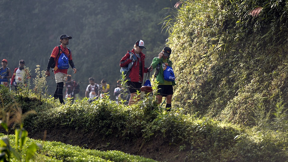 
Ở chặng đua 42km, các vận động viên rời điểm xuất phát từ sáng sớm ngày 24/9.
