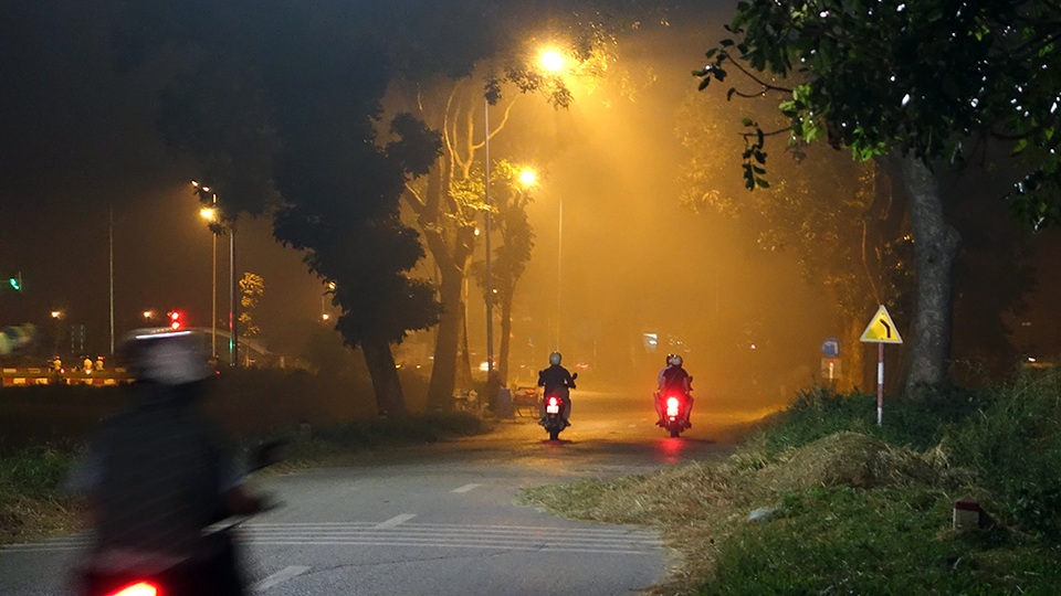 
Theo các chuyên gia y tế, ngoài làm nhiệt độ không khí tăng cao, khói đốt rơm rạ còn gây nguy cơ mắc bệnh đường hô hấp.
