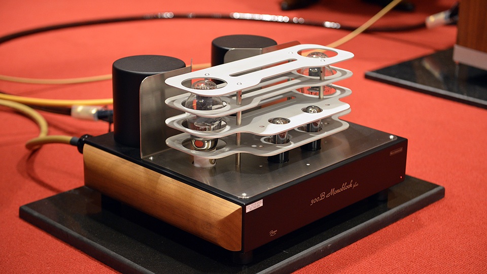 Giá cho chiếc Ampli đèn điện tử MastersounD Dueventi SE này lên tới gần 300 triệu đồng.